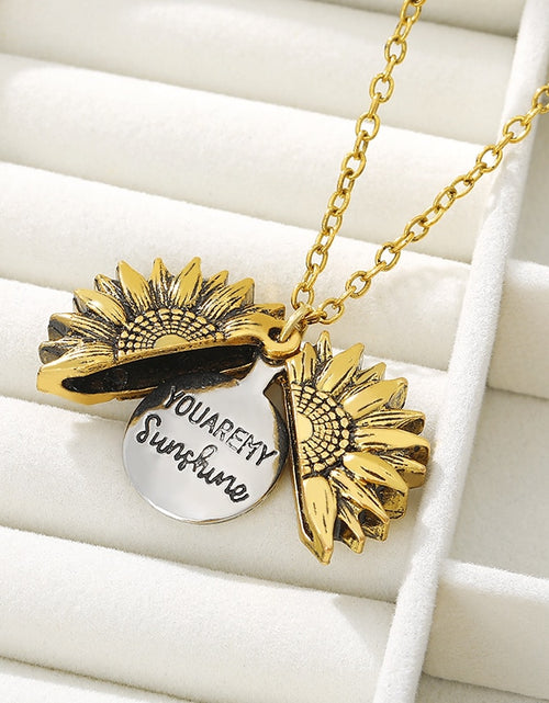 Load image into Gallery viewer, Sunflower Pendant Necklace
